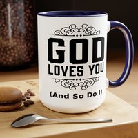 Gott Liebt Dich Und So Ist Ich Becher, Ein Bibelvers, Den Sie Zu Herzen Nehmen Müssen Wissen, Dass Geliebt, Gesegnet Kind Gottes Sind Gott Liebt Dich Und So Ist Ich Becher, Ein Bibelvers, Den Sie Zu Herzen Nehmen Müssen Wissen, Dass Geliebt, Gesegnet Kind Gottes Sind von BudsMugs