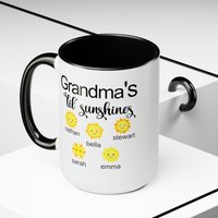 Omas Lil Sunshine Farbige Kaffeetasse, Bringen Sie Einen Lichtstrahl Zu Ihrem Gigi Mit Dieser Benutzerdefinierten Oma-Tasse, Die Ihren Tag Rundum Omas Lil Sunshine Farbige Kaffeetasse, Bringen Sie Einen Lichtstrahl Zu Ihrem Gigi Mit Dieser Benutzerdefinierten Oma-Tasse, Die Ihren Tag Rundum von BudsMugs