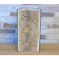 Blumenornament - Gefaltetes Buch // Buchfaltkunst Dekoration Buchdeko Geschenk von Buechertruhe