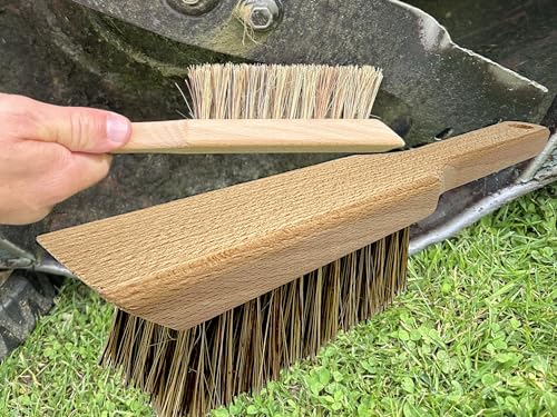 MAAJ RASENMÄHERBÜRSTE/GARTENGERÄTEBÜRSTE - Made IN Germany - SCHABKANTE AUS Holz MIT SEHR HARTEN Union Borsten 100% Natur PLASTIKFREI von Bürstenfabrik - MADE IN GERMANY