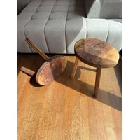 Wooden Tripod Stool, 3 Leg Ergonomic & Minimalist, Round Wood Table Stand, Solid Walnut Side/End Table, Planter Stand - Custom von WoodYouAdore