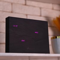 Boxclock Schiefer Optik, Holz Optik Und Weißer Marmor Space Uvm. - Led Standuhr Mit Wortanzeige Die Wortuhr Für Den Schreibtisch von BuildYours