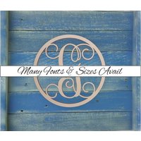 Monogramm Buchstabe G Ungefärbtes Holz, Kursive Rankenschrift, 1"Bis 42" Monogramm Buchstabe G Ungefärbtes Holz, Kursive Rankenschrift, 1"Bis 42" von Buildeez