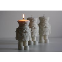 Emil - Nussknacker Kerze von BukieTheCandleShop