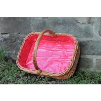 Tablett Aus Weide Mit Futter Rot Punkten von Bukora