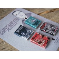H. P. Lovecraft's Miniatur Buch Magnete Set H. P. Lovecraft's Miniatur Buch Magnete Set von Bunnyhell