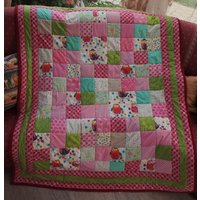 Eulen Hochwertige Unikat Patchworkdecke Aus Designer Qualitätsstoffen, Farblich Liebevoll Abgestimmt, Fein Abgesteppt Eulen Hochwertige Unikat Patchworkdecke Aus Designer Qualitätsstoffen, Farblich Liebevoll Abgestimmt, Fein Abgesteppt von BunteFlickenecke