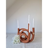 Kerzenständer Handgefertigt Keramik Terra Kerzenhalter Kerzenleuchte Für Stabkerzen Ringkerzenhalter Terrakotta Matt Unglasiert Deko Wohnen Kerzenständer Handgefertigt Keramik Terra Kerzenhalter Kerzenleuchte Für Stabkerzen Ringkerzenhalter Terrakotta Matt Unglasiert Deko Wohnen von BunteWurzel