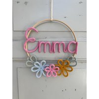 Personalisierter Türkranz Namensring Türschild Kinderzimmer Dekoration Wandkranz Strickschlauch Draht Kranz Namenskranz Flower Hoop 1 Personalisierter Türkranz Namensring Türschild Kinderzimmer Dekoration Wandkranz Strickschlauch Draht Kranz Namenskranz Flower Hoop 1 von BuntundschoenShop