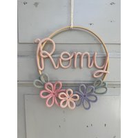Personalisierter Türkranz Namensring Türschild Kinderzimmer Dekoration Wandkranz Strickschlauch Draht Kranz Namenskranz von BuntundschoenShop