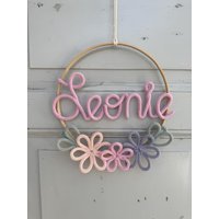 Personalisierter Türkranz Namensring Türschild Kinderzimmer Dekoration Wandkranz Strickschlauch Draht Kranz Namenskranz von BuntundschoenShop