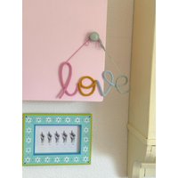 Schriftzug Love Liebe Türschild Kinderzimmer Dekoration Wanddekoration Strickschlauch Draht Mehrfarbig Bunt Schriftzug Love Liebe Türschild Kinderzimmer Dekoration Wanddekoration Strickschlauch Draht Mehrfarbig Bunt von BuntundschoenShop