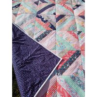Moderne Baby-Mädchen-Quilt von BurchLaneDesigns