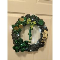st. Patricks Kranz - Topf Beleuchtet von BurlapButtonsBows