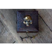 Große Totenkopfbox | Gothic Box Goth Aus Holz Gefertigte Vintage Schmuckschatulle Holztruhe Aufbewahrungsbox von BurnEx