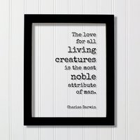 Charles Darwin - Floating-Zitat Die Liebe Zu Allen Lebewesen Ist Die Edelste Eigenschaft Des Menschen Humanitäres Umweltschützer-Zeichen Charles Darwin - Floating-Zitat Die Liebe Zu Allen Lebewesen Ist Die Edelste Eigenschaft Des Menschen Humanitäres Umweltschützer-Zeichen von BurntBranch