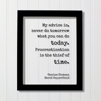 Charles Dickens - Floating Zitat Mein Rat Ist, Nie Morgen Zu Tun, Was Sie Heute Tun Können. Aufschieben Ist Der Dieb Zeit Copperfield von BurntBranch