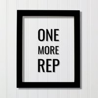 One More Rep - Schwimmendes Zitat Workout Gym Decor Übung Gewichtheben Training Motivation von BurntBranch