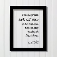 Sun Tzu - The Art Of War Schwebendes Zitat- Die Höchste Kunst Des Kriegs Ist Es, Den Feind Zu Unterwerfen, Ohne Kämpfen Zitat Kunstdruck Buch von BurntBranch