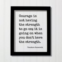 Theodore Roosevelt - Courage Is Not Worden Die Kraft, Um Weiter Zu Gehen Es Ist Los, Wenn Du Nicht Kraft Hast Floating Zitat Teddy von BurntBranch