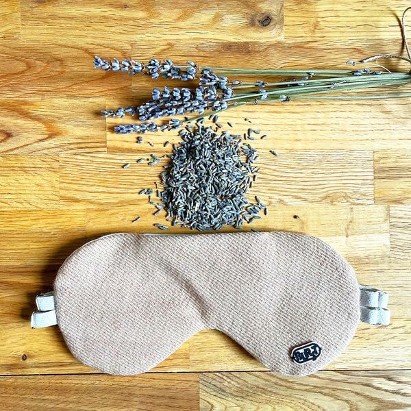 Burst Schlafmaske wahlweise mit Lavendel, Zirbenholz oder Rosenblütenblätter von Burst