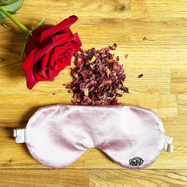 Burst Schlafmaske wahlweise mit Lavendel, Zirbenholz oder Rosenblütenblätter von Burst