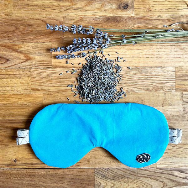 Burst Schlafmaske wahlweise mit Lavendel, Zirbenholz oder Rosenblütenblätter von Burst