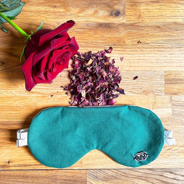 Burst Schlafmaske wahlweise mit Lavendel, Zirbenholz oder Rosenblütenblätter von Burst