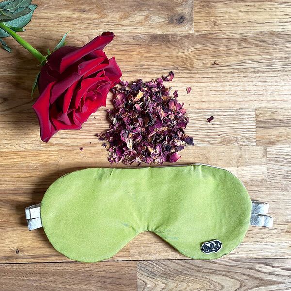 Burst Schlafmaske wahlweise mit Lavendel, Zirbenholz oder Rosenblütenblätter von Burst