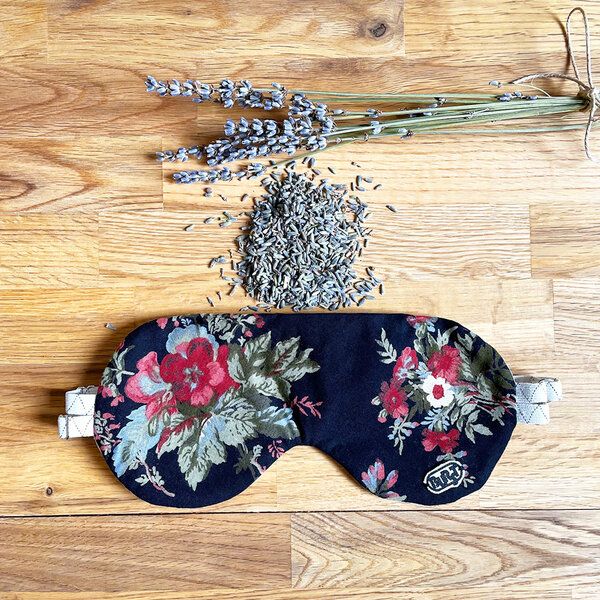 Burst Schlafmaske wahlweise mit Lavendel, Zirbenholz oder Rosenblütenblätter von Burst