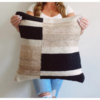 20x20 Kilim Kissenbezug - Handgefertigtes Wurfkissen in Schwarz Und Beige Neutrales Boho Bauernhaus Kissen Modernes Rustikales Dekor von BusaDesignsDecor