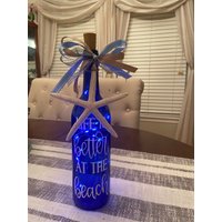 Life Is Better At The Beach Beleuchtete Flasche von BusyBeazCreations