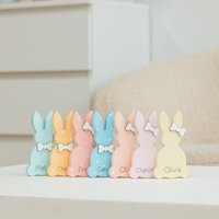 Niedlicher Osterhase. Personalisierte Hase Guckt. Ostern Dekoration. Frühling Rustikale Dekor. Saisonales Wohndekor. Osterkorb-stoffer von BusyPuzzle