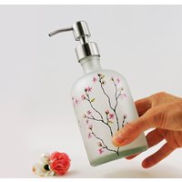 Kirschblüten Handbemalt Milchglas Seifenspender/Nachhaltige Flasche Geschenk Für Sie von ButterflyRougeStudio