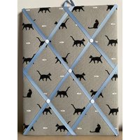 Handgemachte Stoff Pinnwand in Sophie Cat von Buttonhome