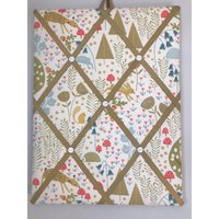 Handgemachte Stoff Pinnwand in Waldstoff von Buttonhome
