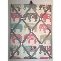 Handgemachtes Stoff-Notizbrett in Clarke & Elephant Fabric von Buttonhome