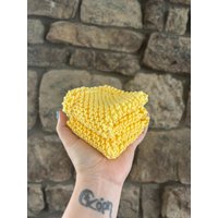 Sunshine Gelb Hand Gestrickt Geschirrtuch | Heller Baumwollwaschlappen Küchenutensilien Im Landhausstil von ButtonsandYarnOHMY