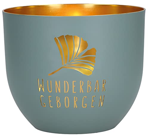 Metallwindlicht - Wunderbar geborgen. Hochwertiges graugrünes Windlicht mit Gravur in Gold für gemütliche und stimmungsvolle Atmosphäre zu Hause von Butzon & Bercker