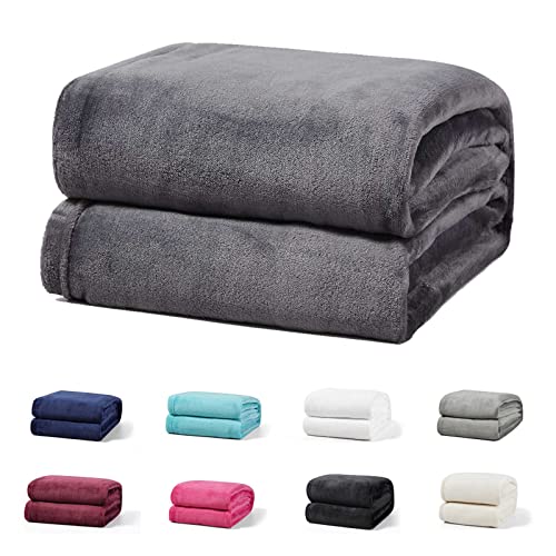Buymax Flauschige Kuscheldecke XXL 220x240 cm Fleece-Decke Super Flausch 1385 Gramm Überwurf Sofadecke Tagesdecke Wohndecke Wohnzimmerdecke Sofaüberwurf Uni Einfarbig, Farbe Anthrazit Buymax Flauschige Kuscheldecke XXL 220x240 cm Fleece-Decke Super Flausch 1385 Gramm Überwurf Sofadecke Tagesdecke Wohndecke Wohnzimmerdecke Sofaüberwurf Uni Einfarbig, Farbe Anthrazit von Buymax