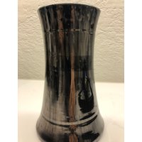 J B Hunt Breitholz Keramik Vase Gunmetal Metallic-Finish von BuymeByNona