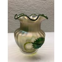 Kralik Jugendstil Vase Irisierende Grüne Blume Starburst C.1890 Antique Decor von BuymeByNona