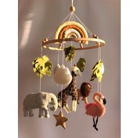 Babymobile Safari Neutrale Tiere Afrika Kinderzimmer Mobile Filz Giraffe, Löwe, Nilpferd, Elefant, Flamingo Krippenmobile Junge Und Mädchen von ByAdeleDecor