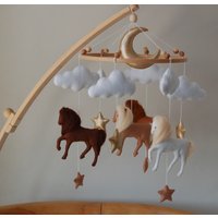 Pferde Baby Mobile | Neutrale Tiere Kinderzimmer Aus Filz Krippenmobile Mond Und Wolken Mobile von ByEmilyDecor