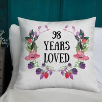 98 Jahre Geliebtes Kissen, Personalisiertes Oma-Kissen Für Jahre, Geburtstagskissen, Und Fabelhaft, Fabelhaft Mit 98, Geschenk Oma von ByHandcraft