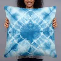 Blaues Diamant Shibori Tie Dye Kissen von ByStudioB3