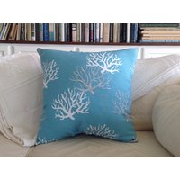 Aqua Blue Korallen Dekokissen - Meer Fächerkissen Strandhaus Deko von ByTheSeashoreDecor