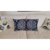 Navy Und Weiß Verzweigung Korallen Kissen - Wählen Sie Eine Größe Navy Und Weiß Verzweigung Korallen Kissen - Wählen Sie Eine Größe von ByTheSeashoreDecor
