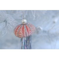 Qualle Seeigel Weihnachtsschmuck - Individuelles Ornament von ByTheSeashoreDecor
