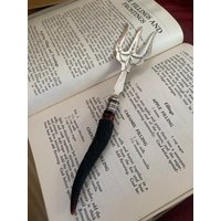 Antike Brotgabel Mit Horngriff. Dreizack-Gabel. Silber Halsband. K & Co von BygoneButtonEmporium
